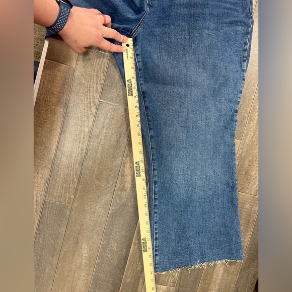 Madewell Mid-Rise Kick Out Jeans - Picture 9 of 10